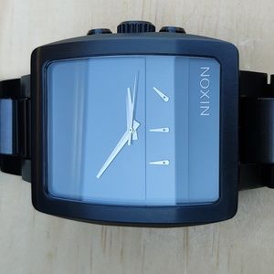 NIXON The Axis "On The Level"